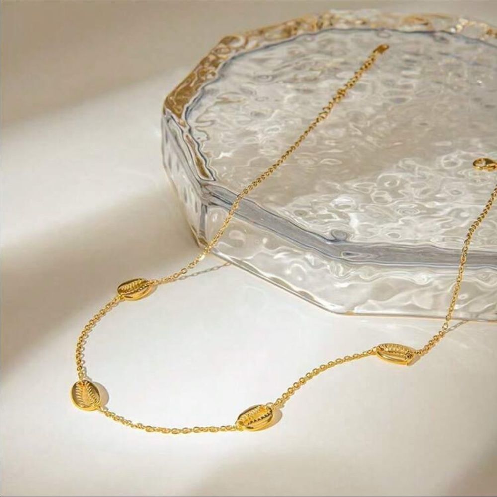 Gold Shell Necklace N932 - Picture 2 of 6